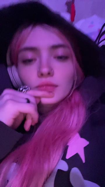 @𝕾𝖍𝖆𝖓𝖉𝖊𝖑𝖑𝖊🤍