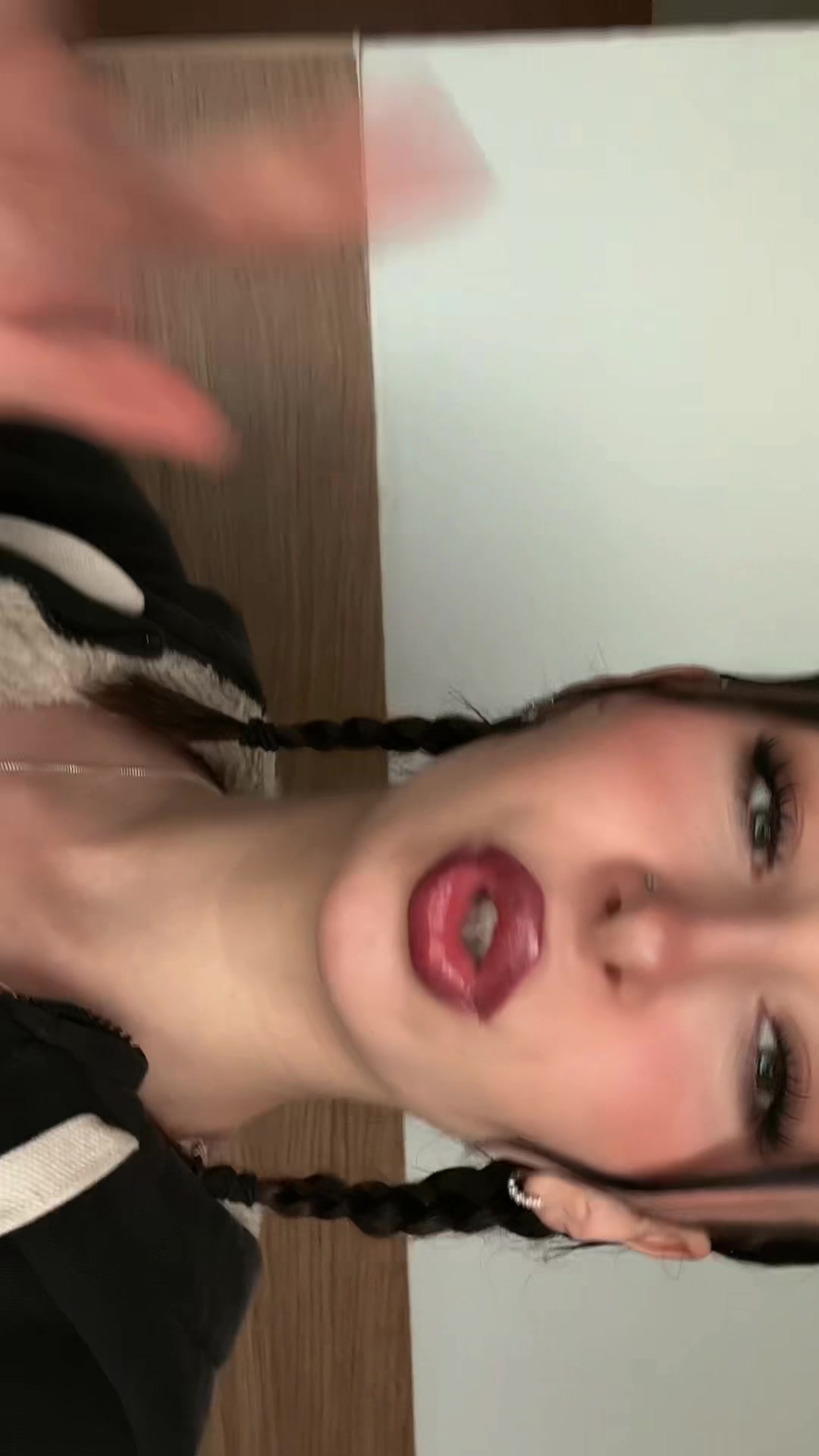@officially_.jill