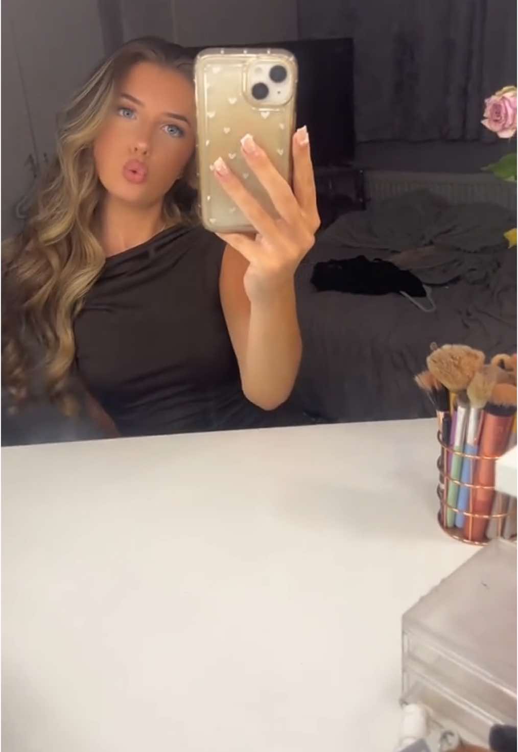 @𝐈𝐒𝐀𝐁𝐄𝐋𝐋𝐀