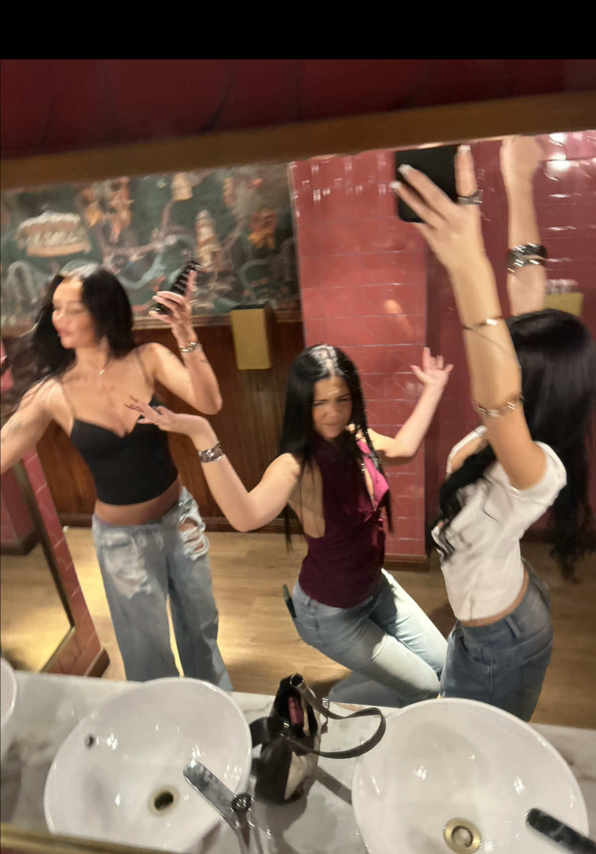 @lllaramurrayy