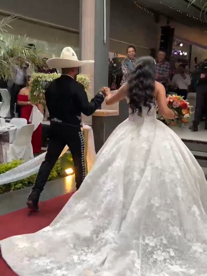 @Leslie García