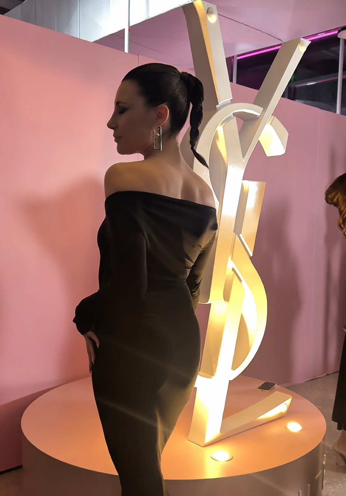 @vanessamilianou_