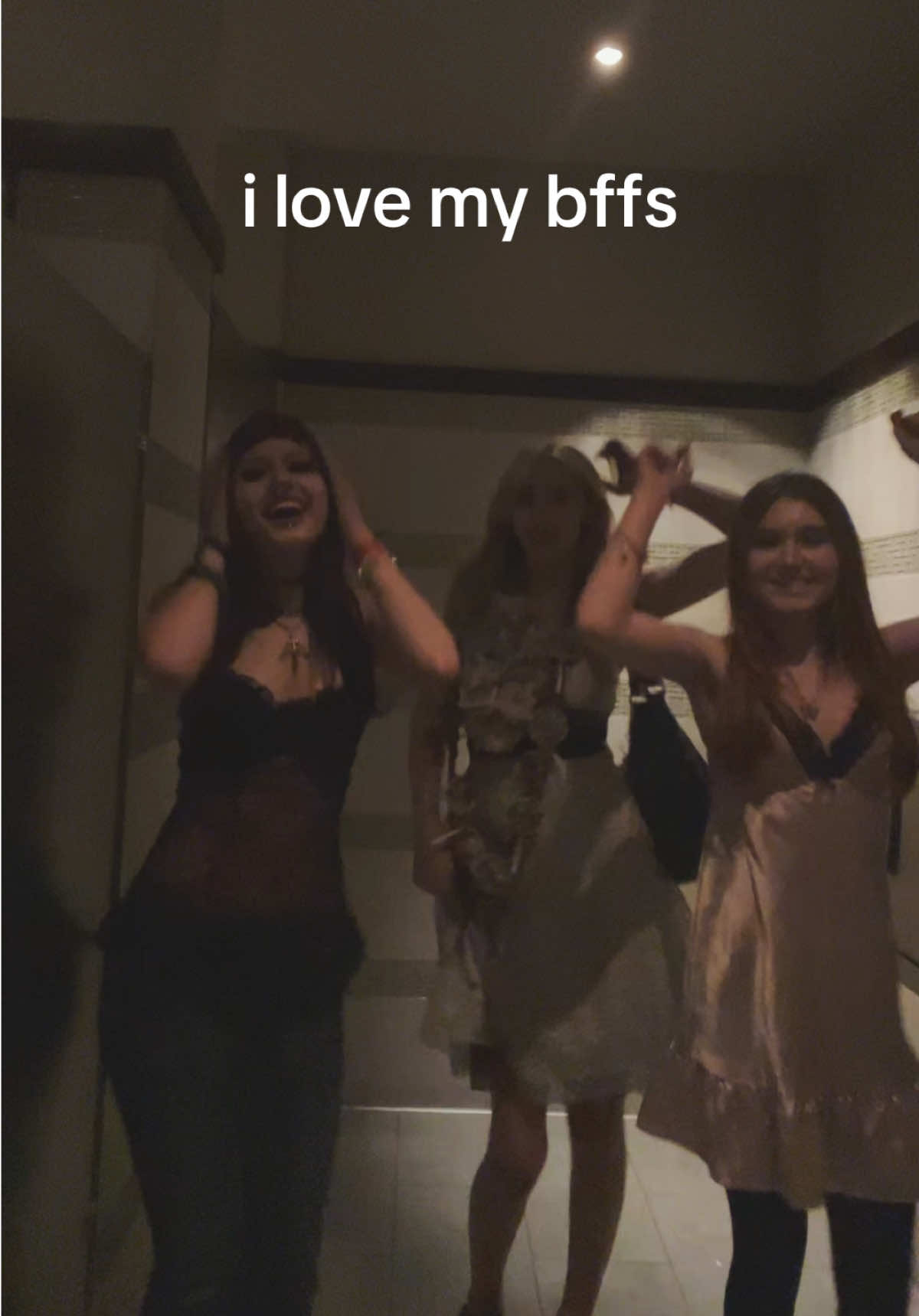 @vict꩜ria
