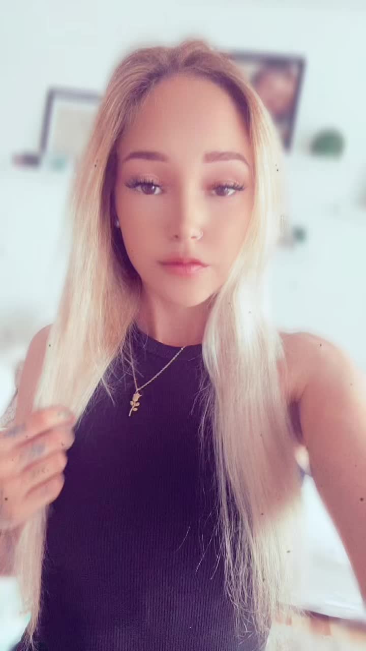 @🦋ミ★ 𝘊𝘢𝘳𝘦𝘺 ★彡🦋