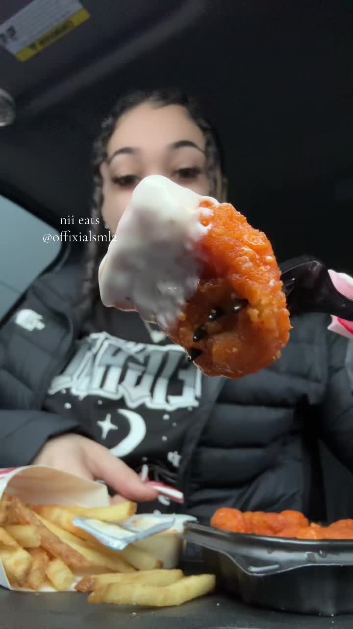 @nii eats 🎀 ᥫ᭡