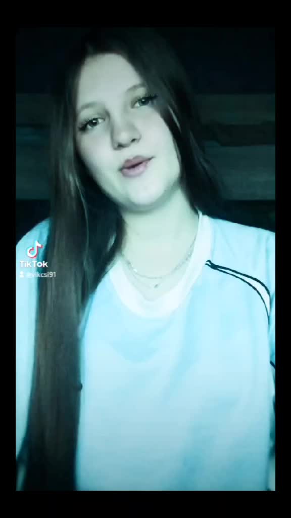 @Vikcsi🖤