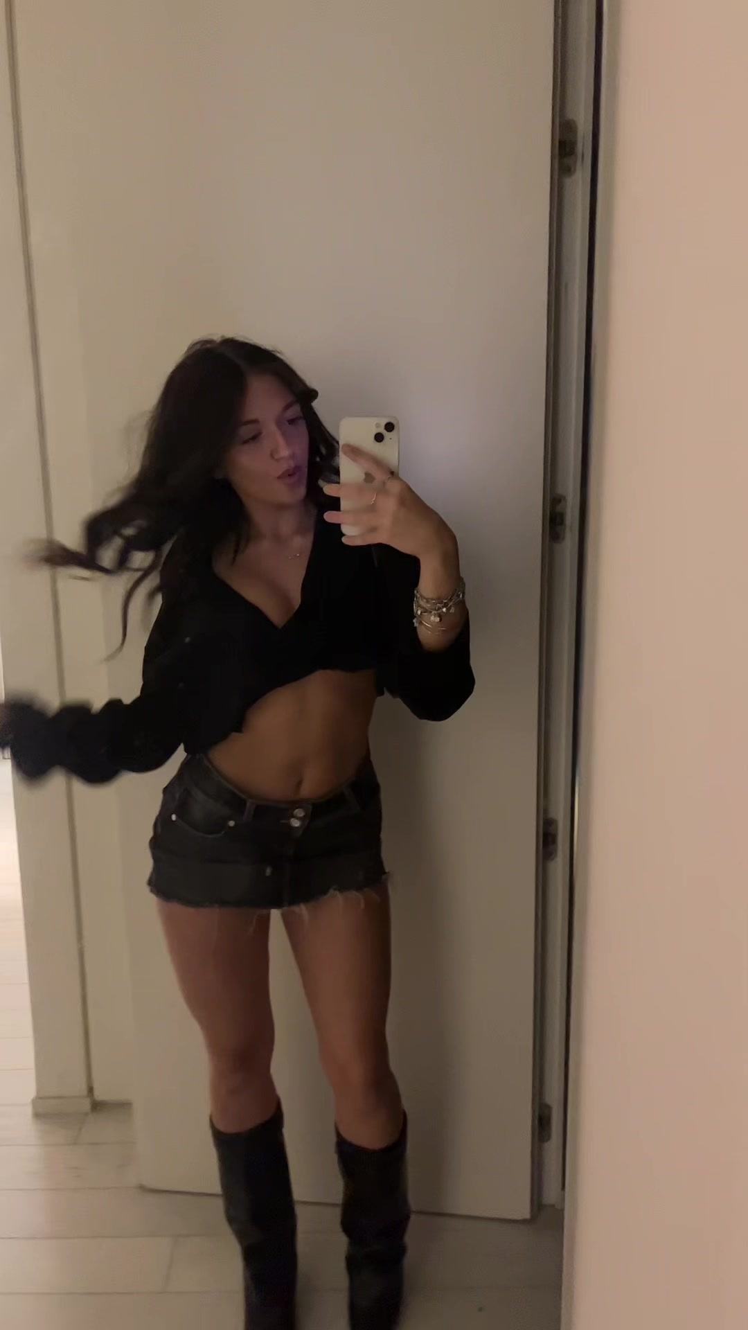 @𝒸𝒽𝒾𝒶