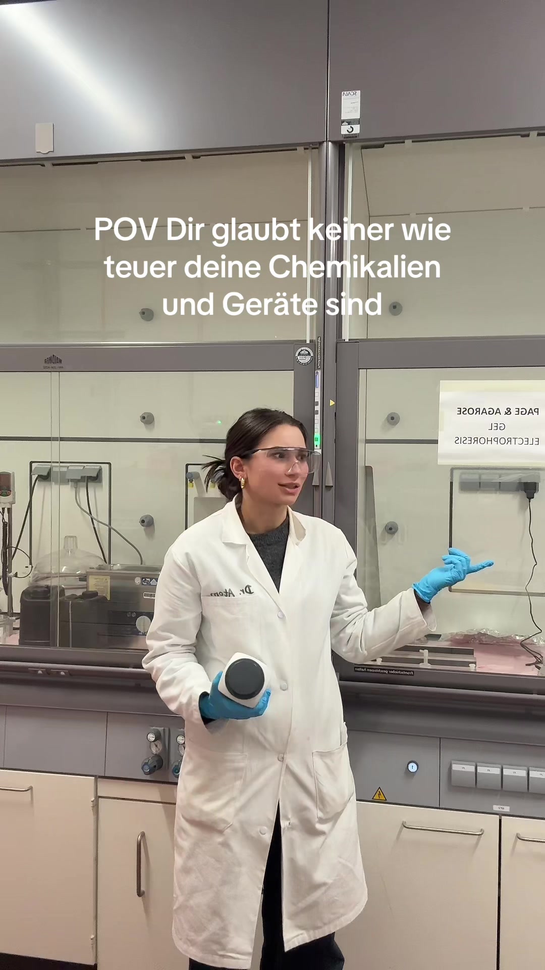 @Emilia the Chemist👩🏽🔬💃