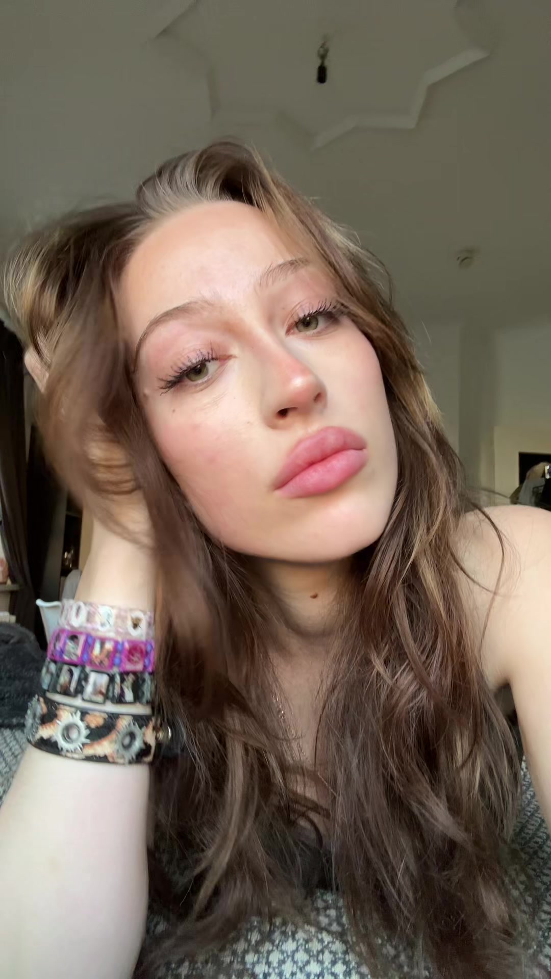 @hellcazlookneon