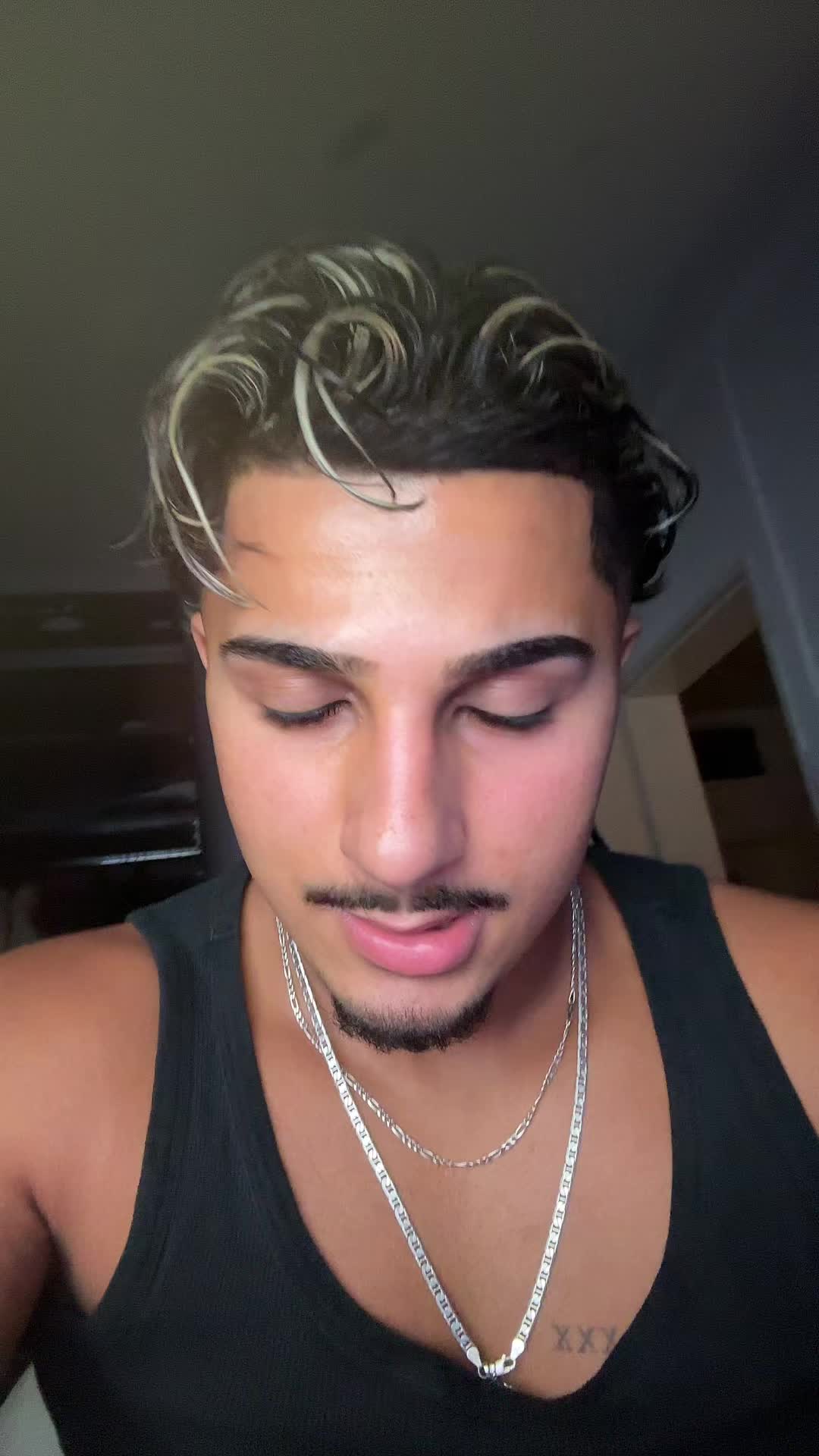 @Husseinoo