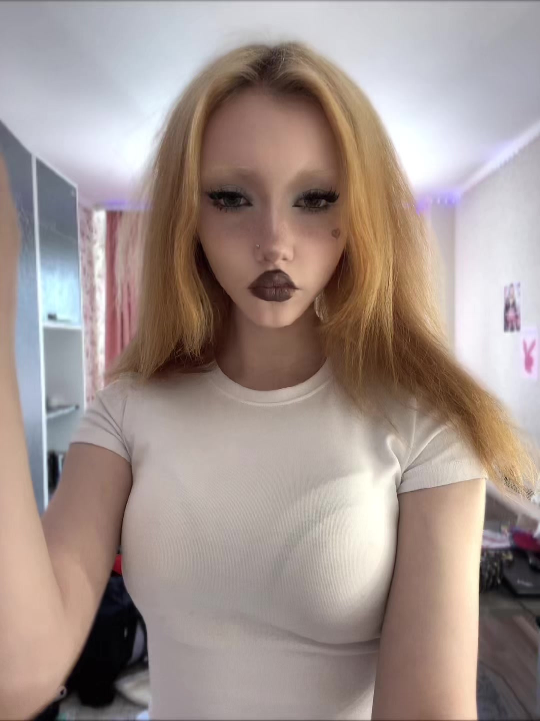 @Моника