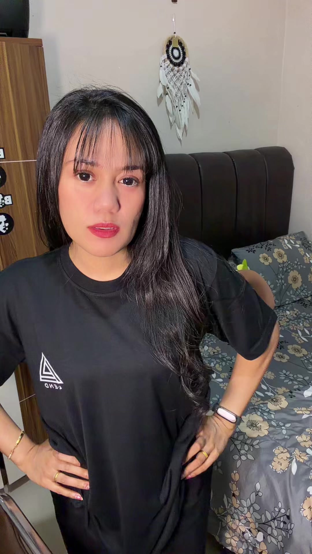 @𝐀𝐩𝐫𝐢 𝐒𝐢𝐡𝐨𝐦𝐛𝐢𝐧𝐠