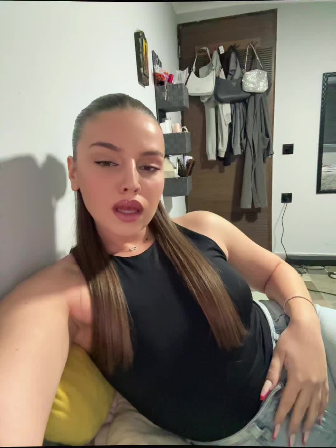 @ele👸🏼
