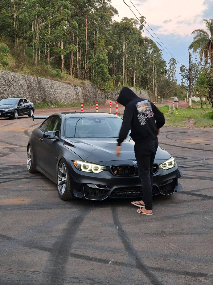 @driveitlikestoleit