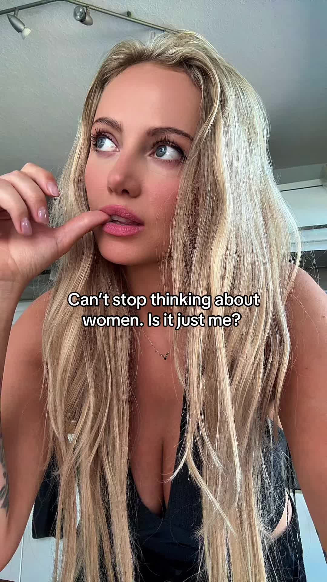 @Lisa J Evans sapphic author ⚢
