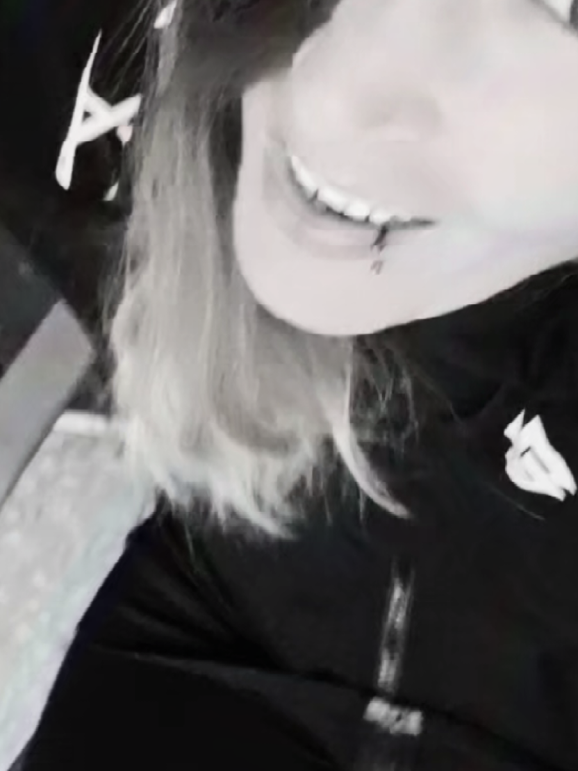 @BrOKen_Foxie