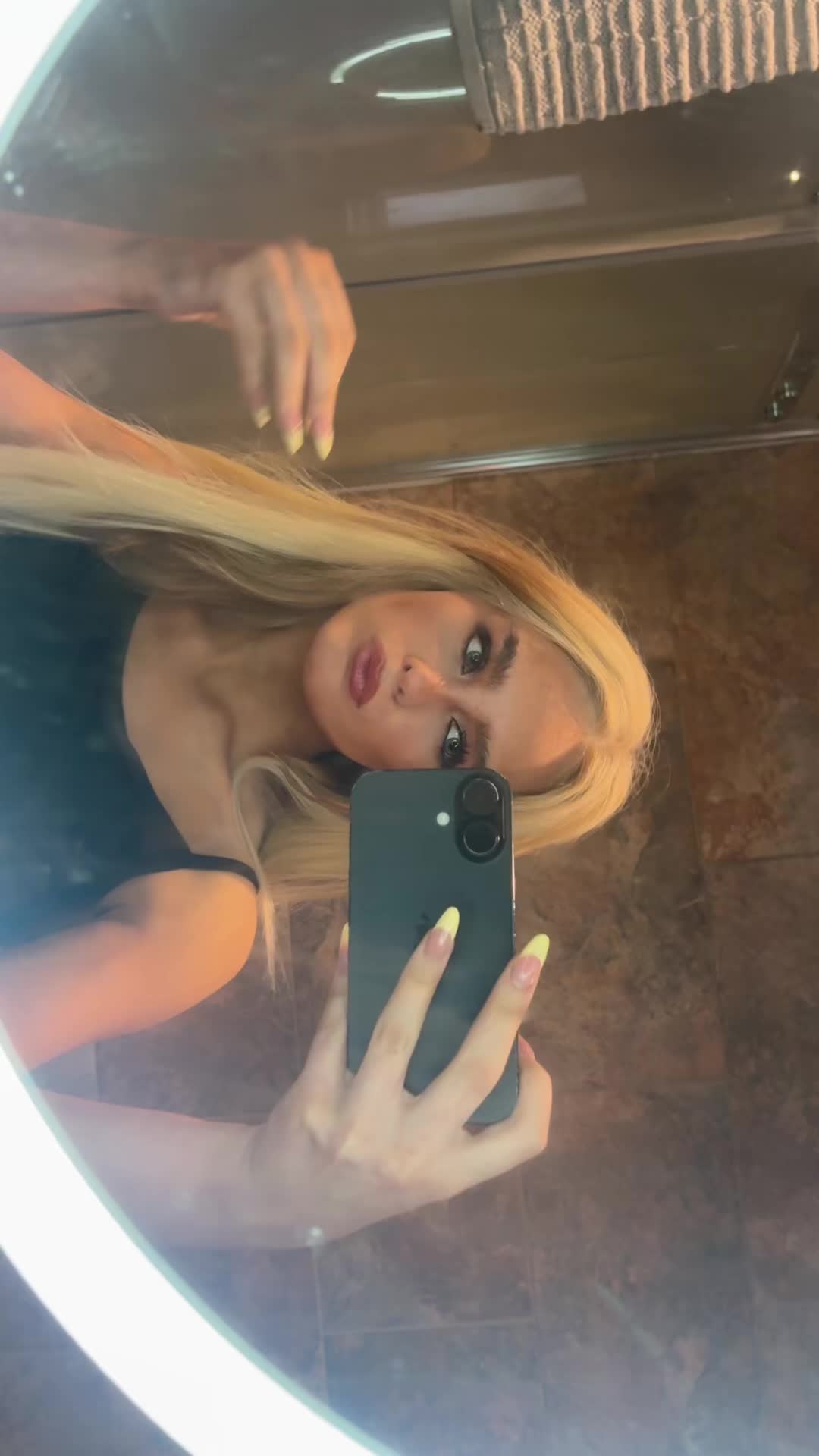 @laylaspriv
