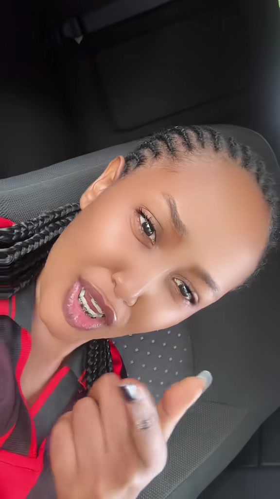 @🇷🇼moniafleur1🇧🇮