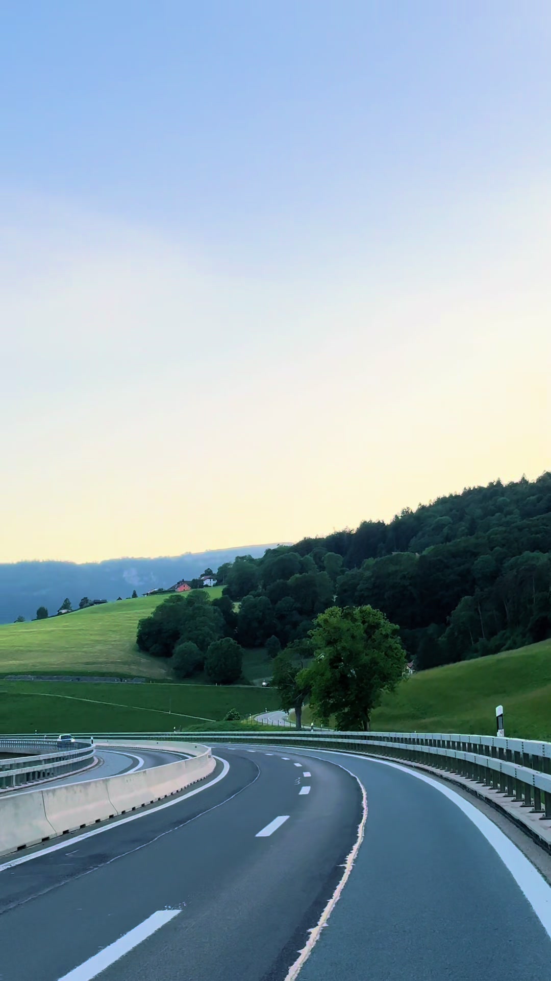 @Anastacia🇨🇭