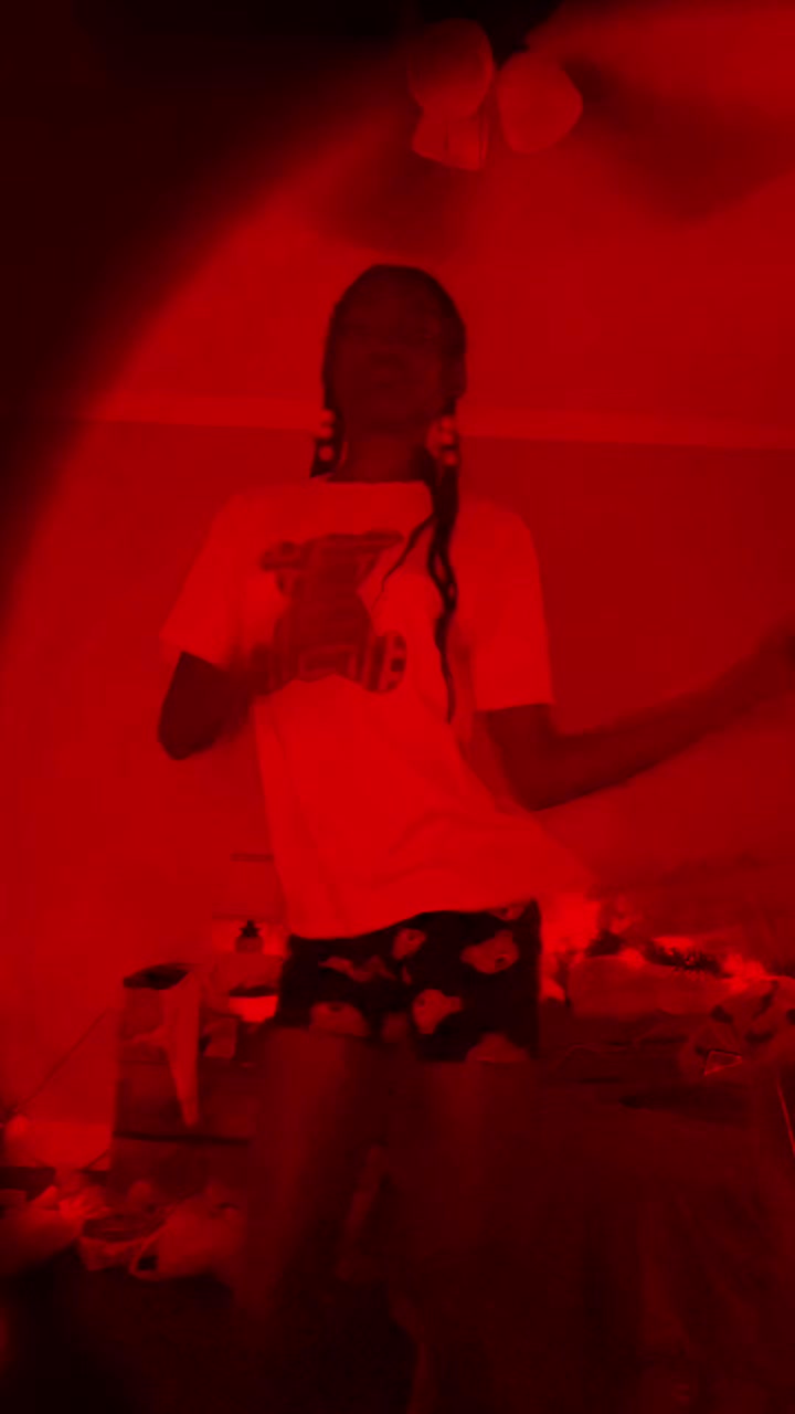 @Sheateandleftnocrumbsperiod567