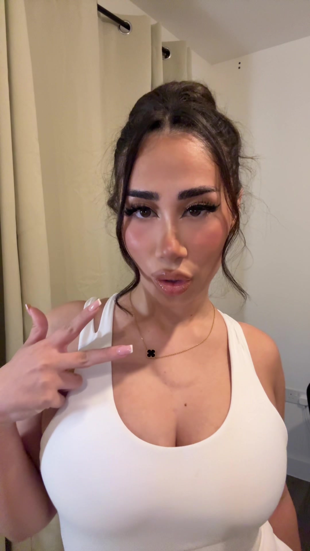 @zahra 👑