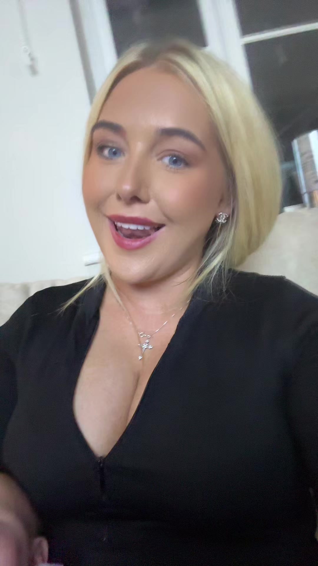 @E L L A