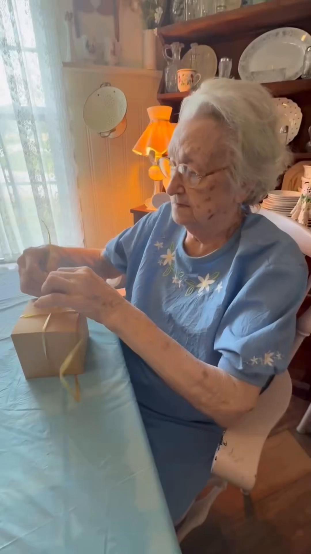 @TheGrandmaCottage • 🪞🕯️🪿