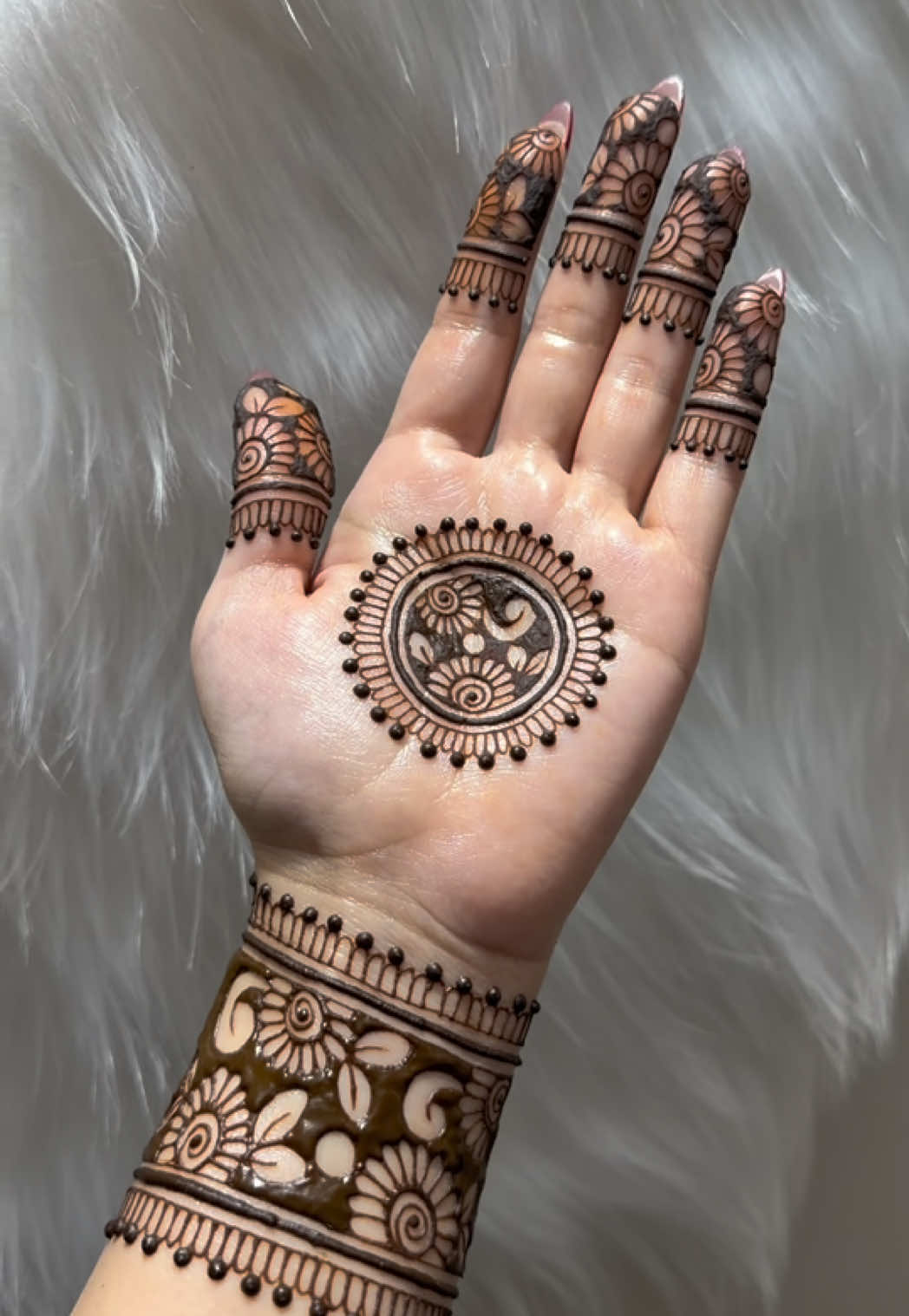 @charmsofmehandi