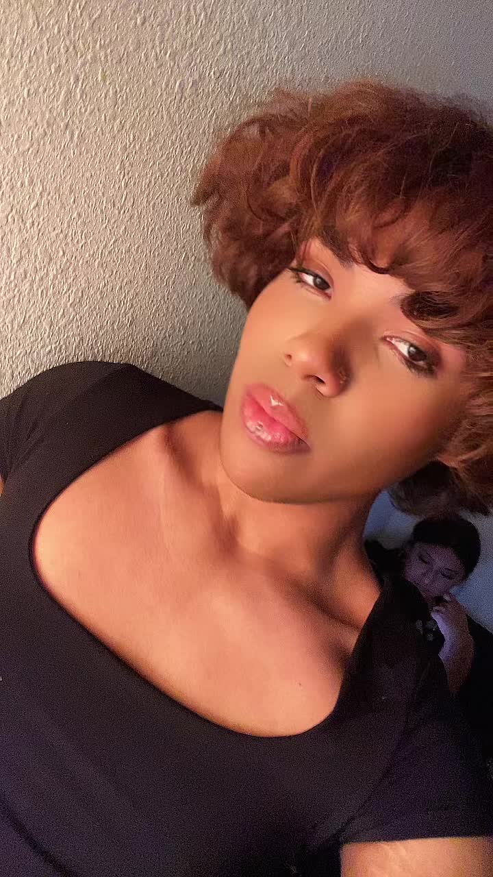 @queenbee💝