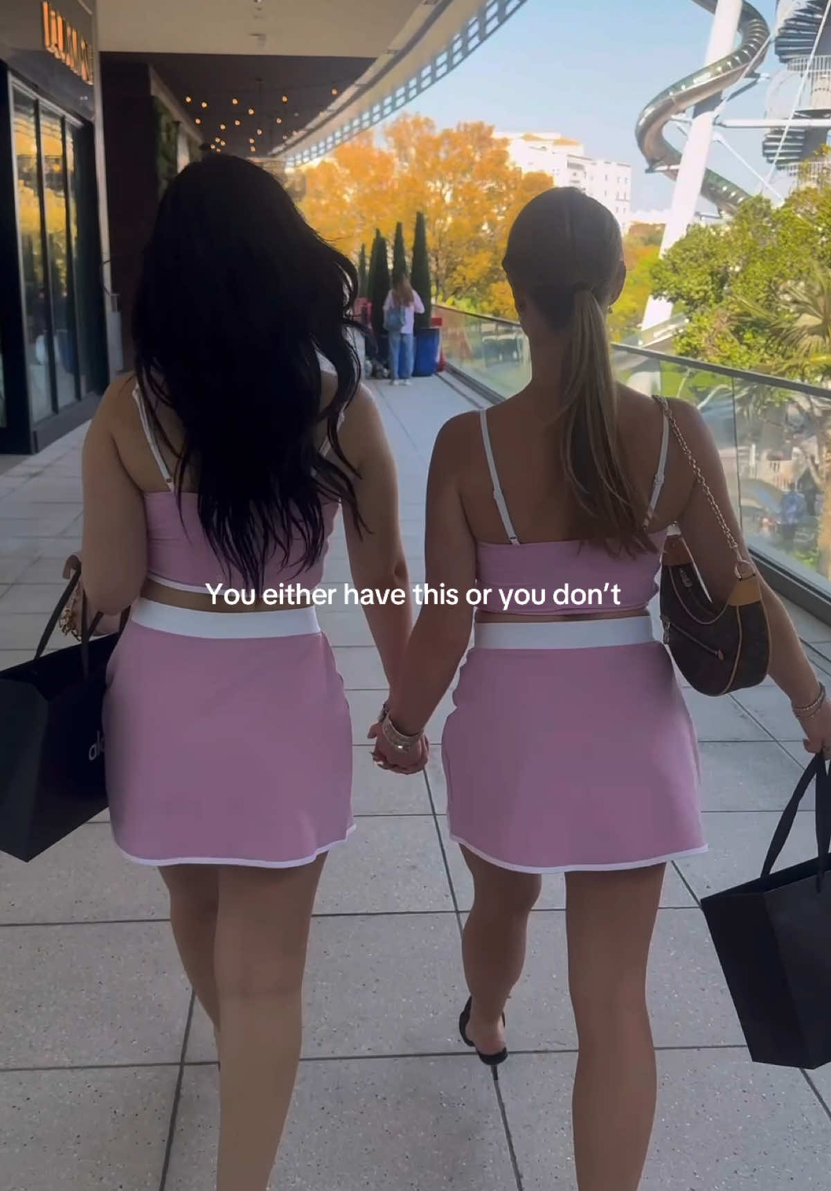 @lvrgrlari