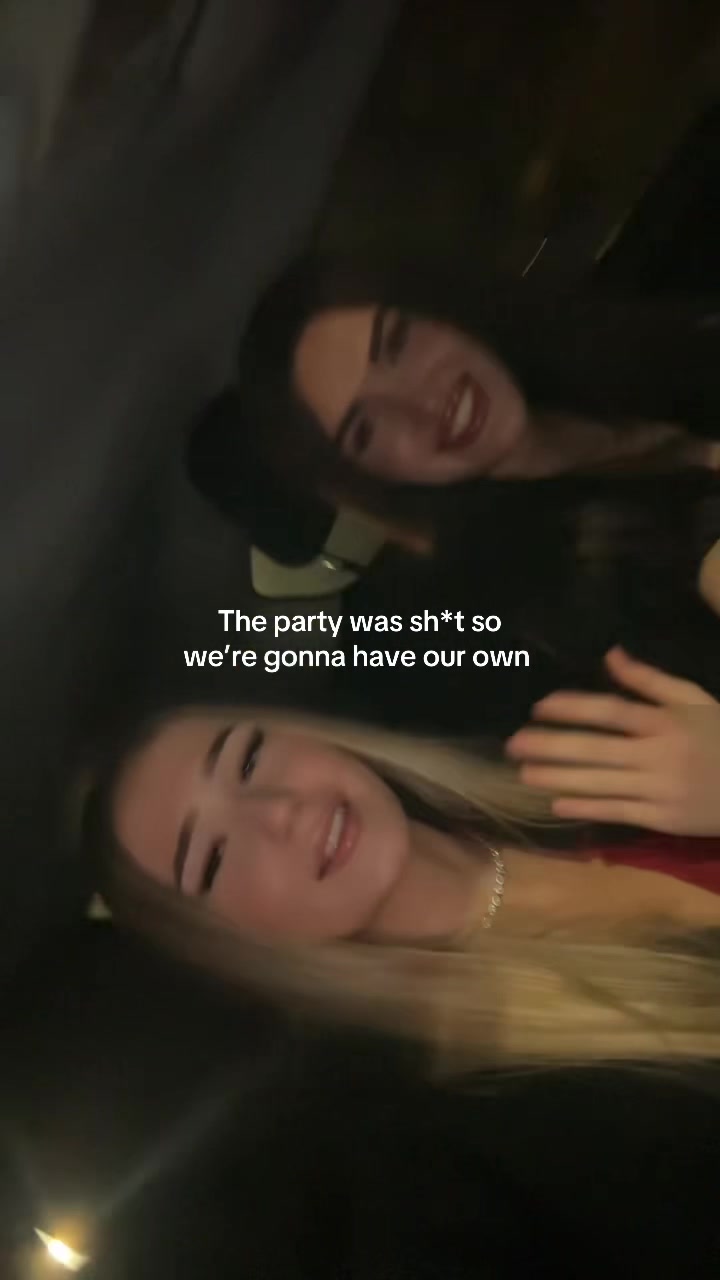 @𝐊laudia 𝐌arku