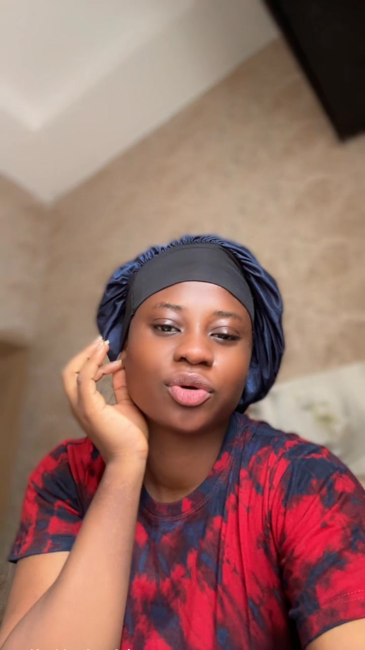 @Regiescoop the bonnet girl