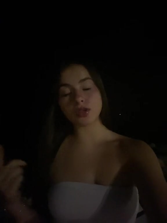 @_theodoraa__