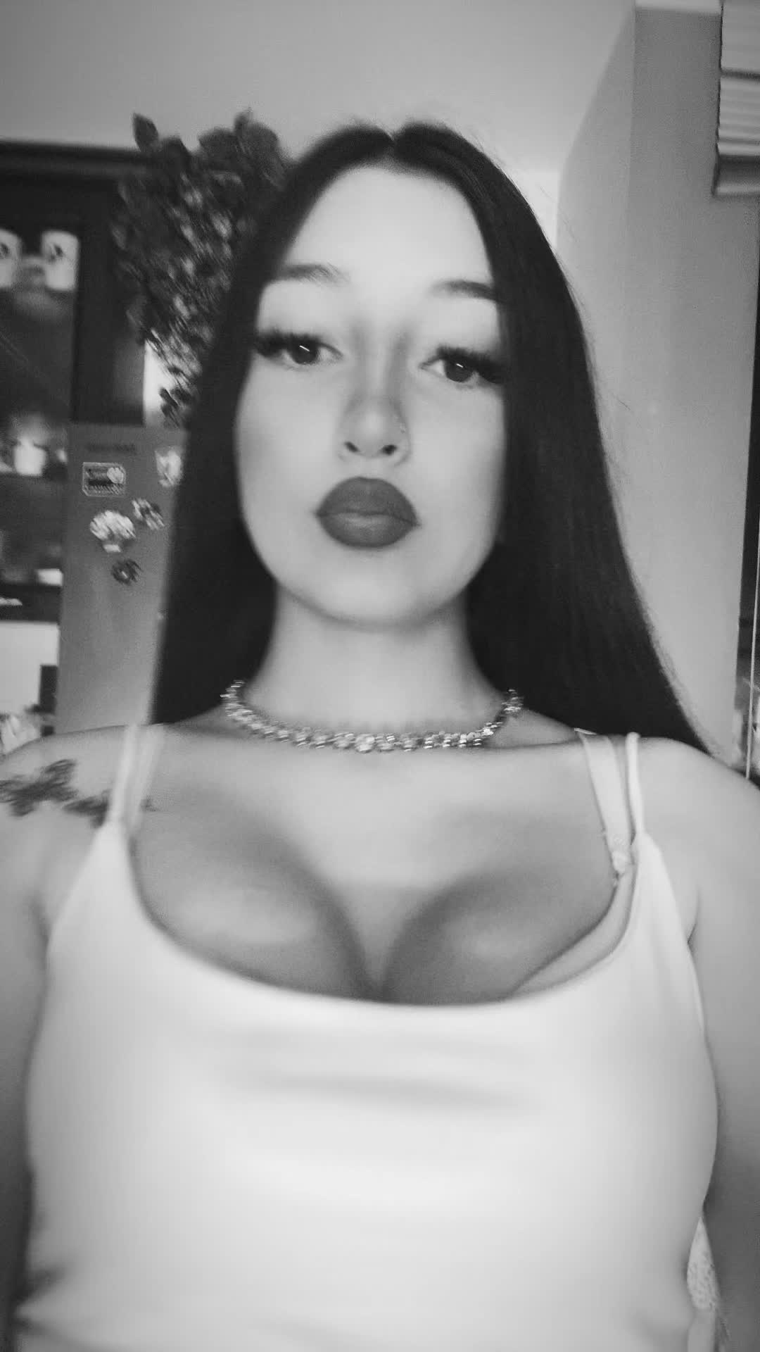 @𝑬𝒗𝒂👩🏽&zwj;🦱