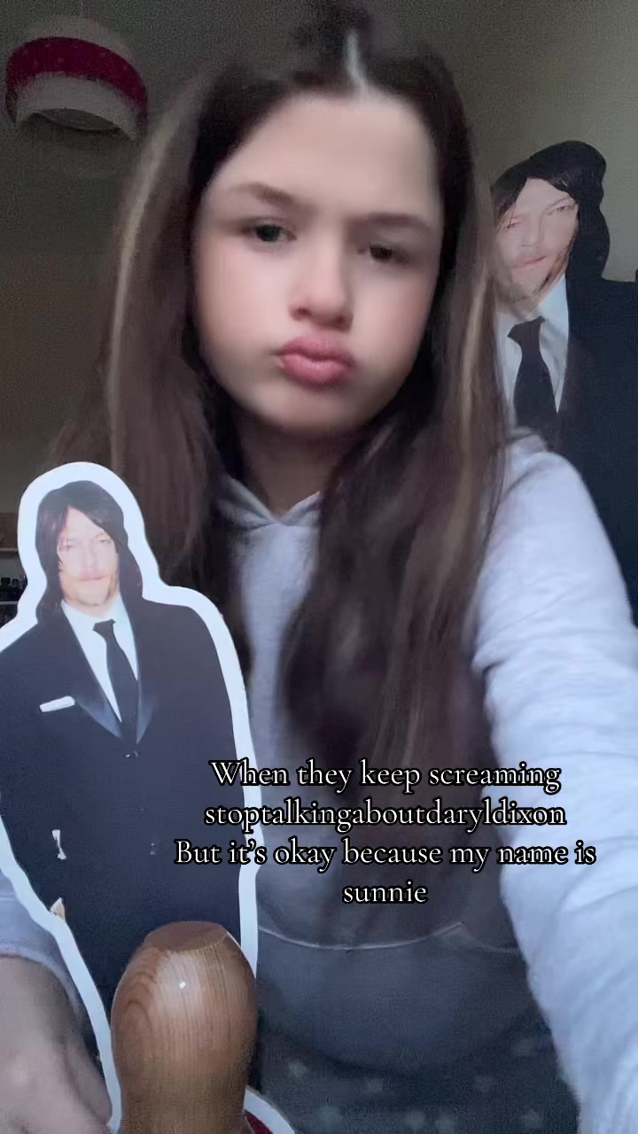 @Sunnie🧁🪽🧟♀️