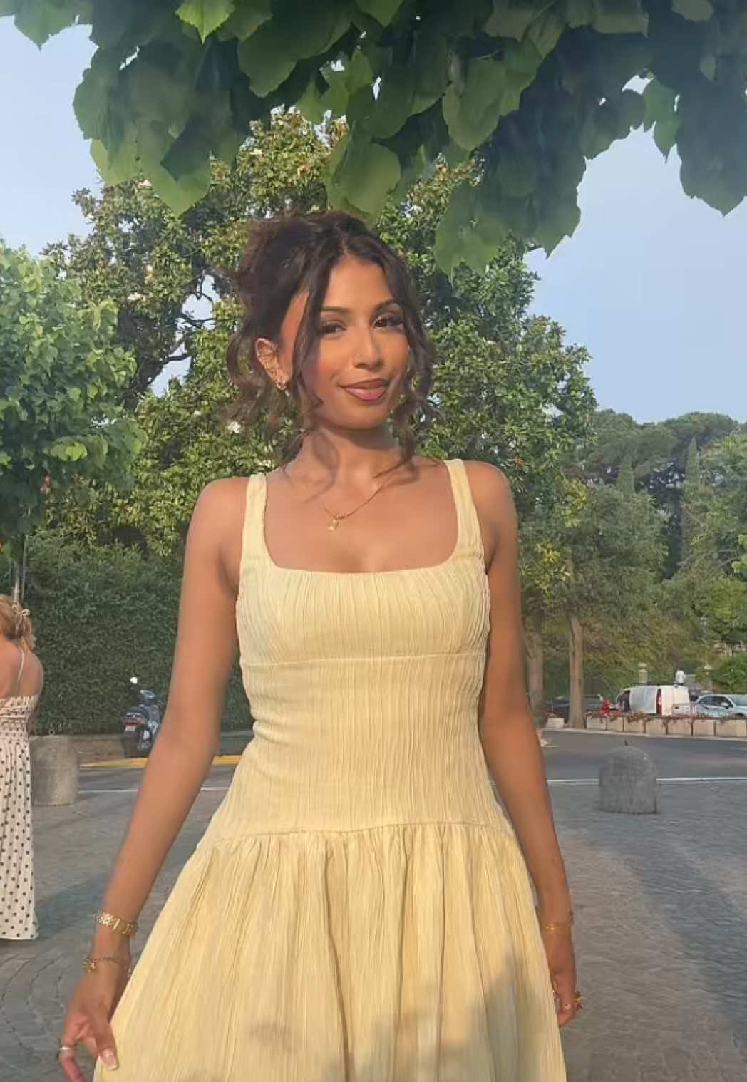 @𝒱