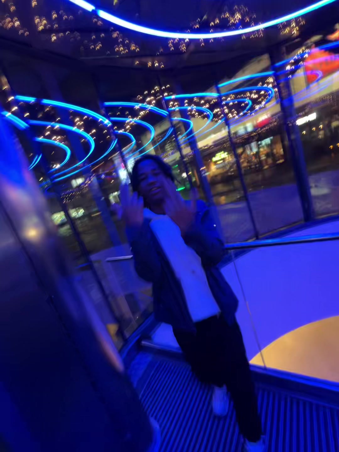 @🤘🏾❄️