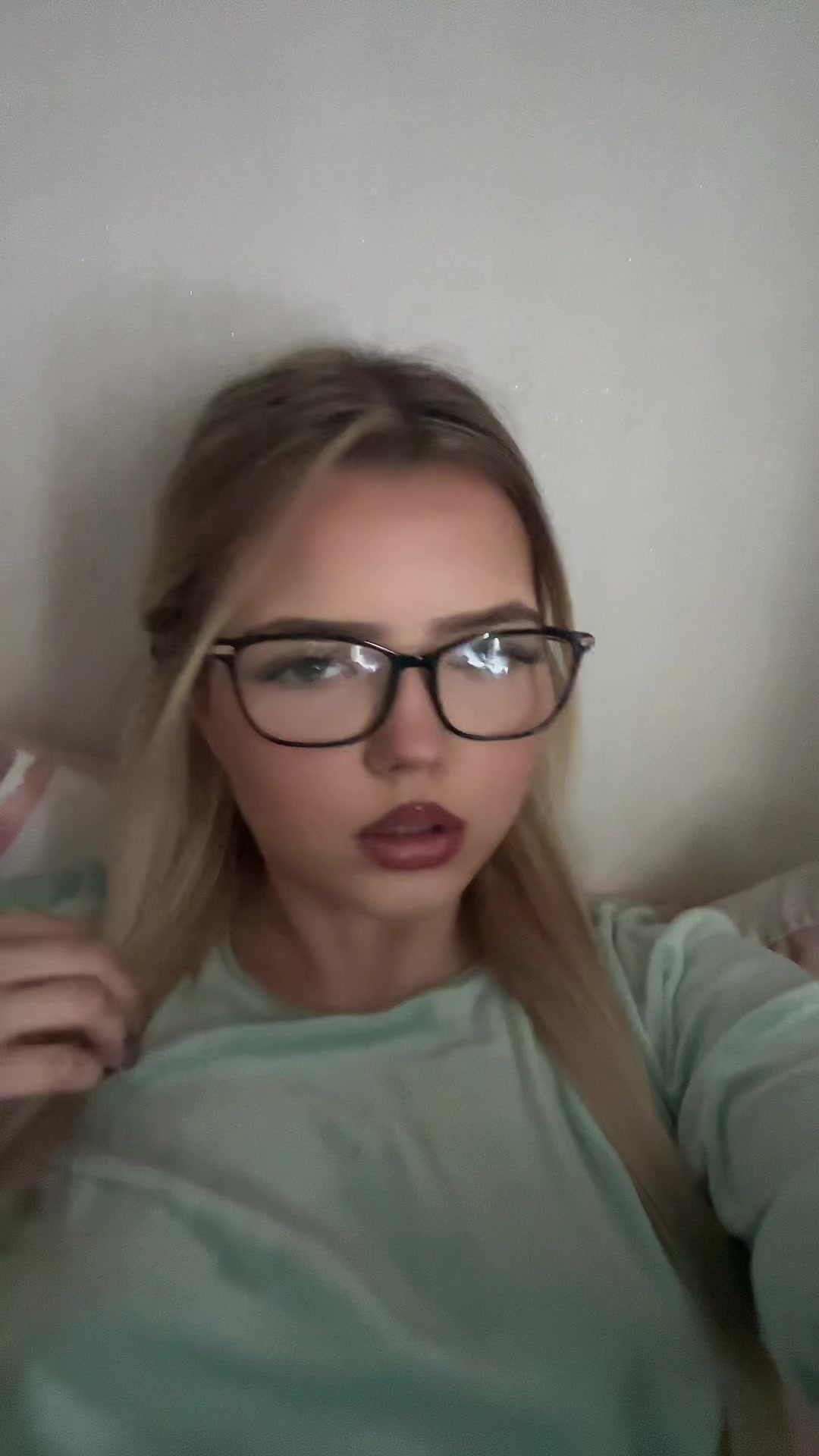 @️