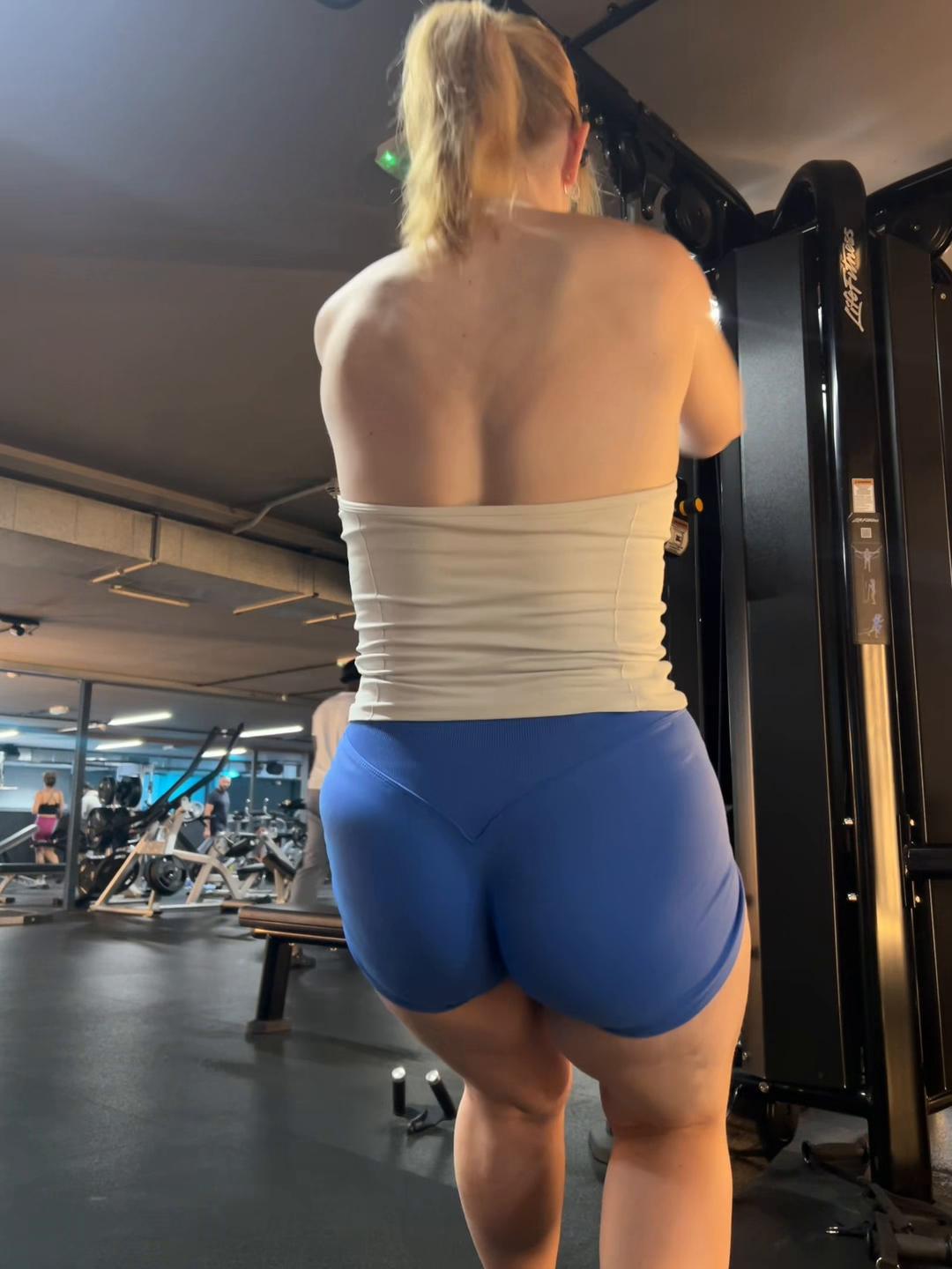 @hollyz12345