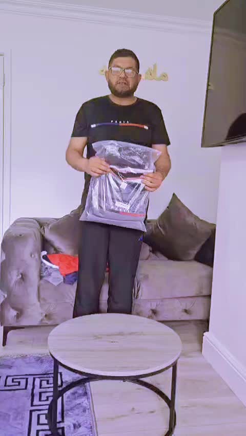 @☛𝑨𝒚𝒂 𝑲𝒂𝒔𝒉𝒎𝒊𝒓 𝑨𝒍𝒂