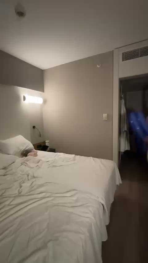 @freyaleonard