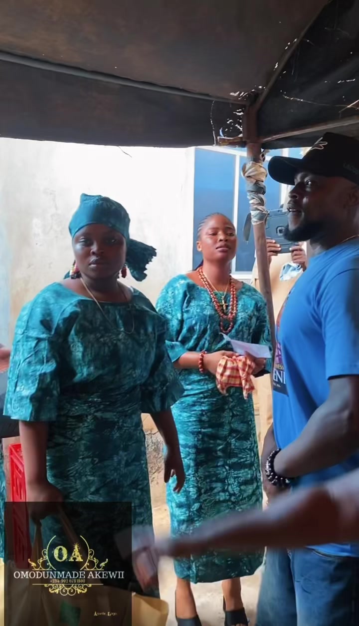 @OMODUNMADE AK&Eacute;W&Igrave;