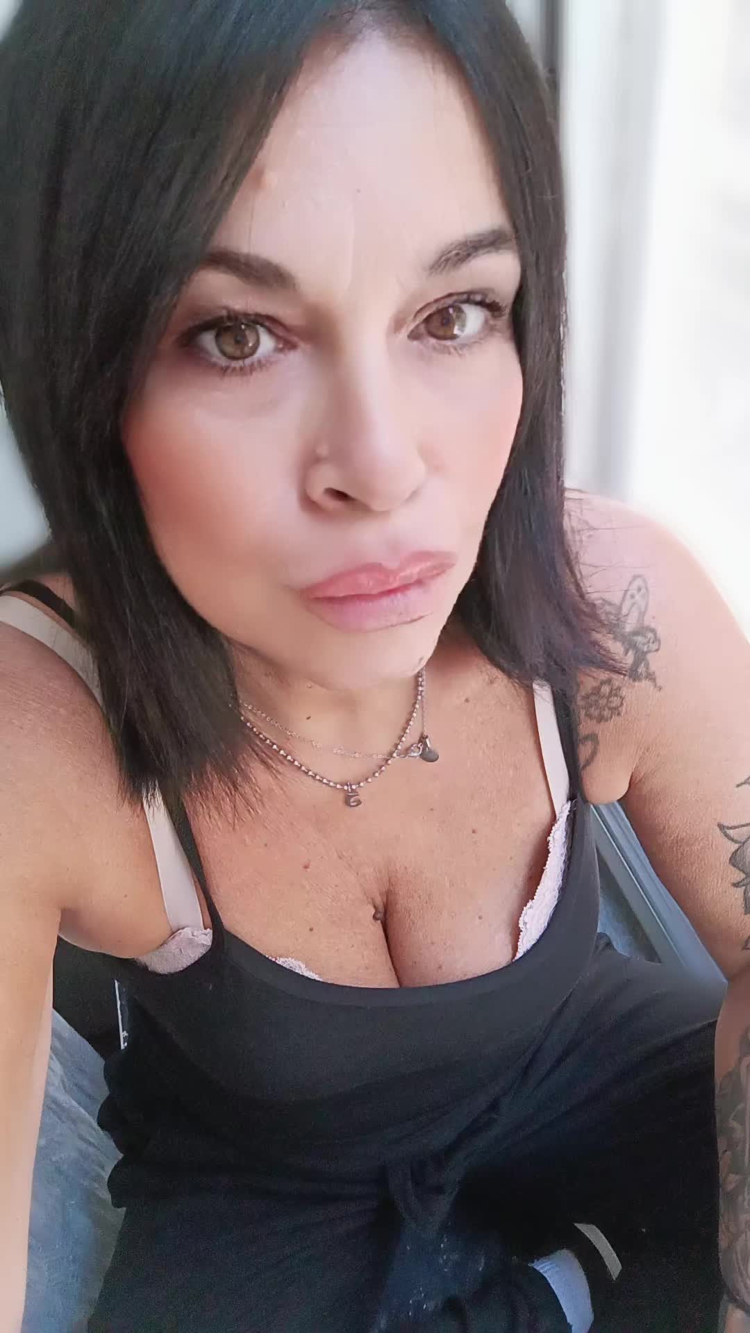 @claudia♥️🍒🐞💣💣💣
