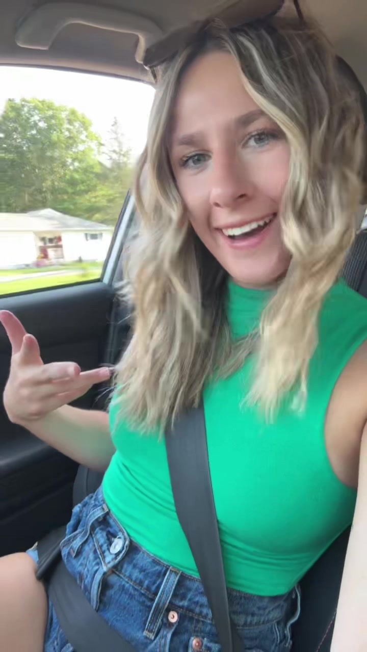 @Ellieee