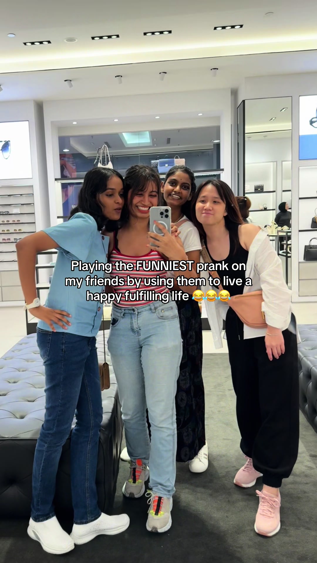 @mitunasree 🥀👩&zwj;❤️&zwj;💋&zwj;👩