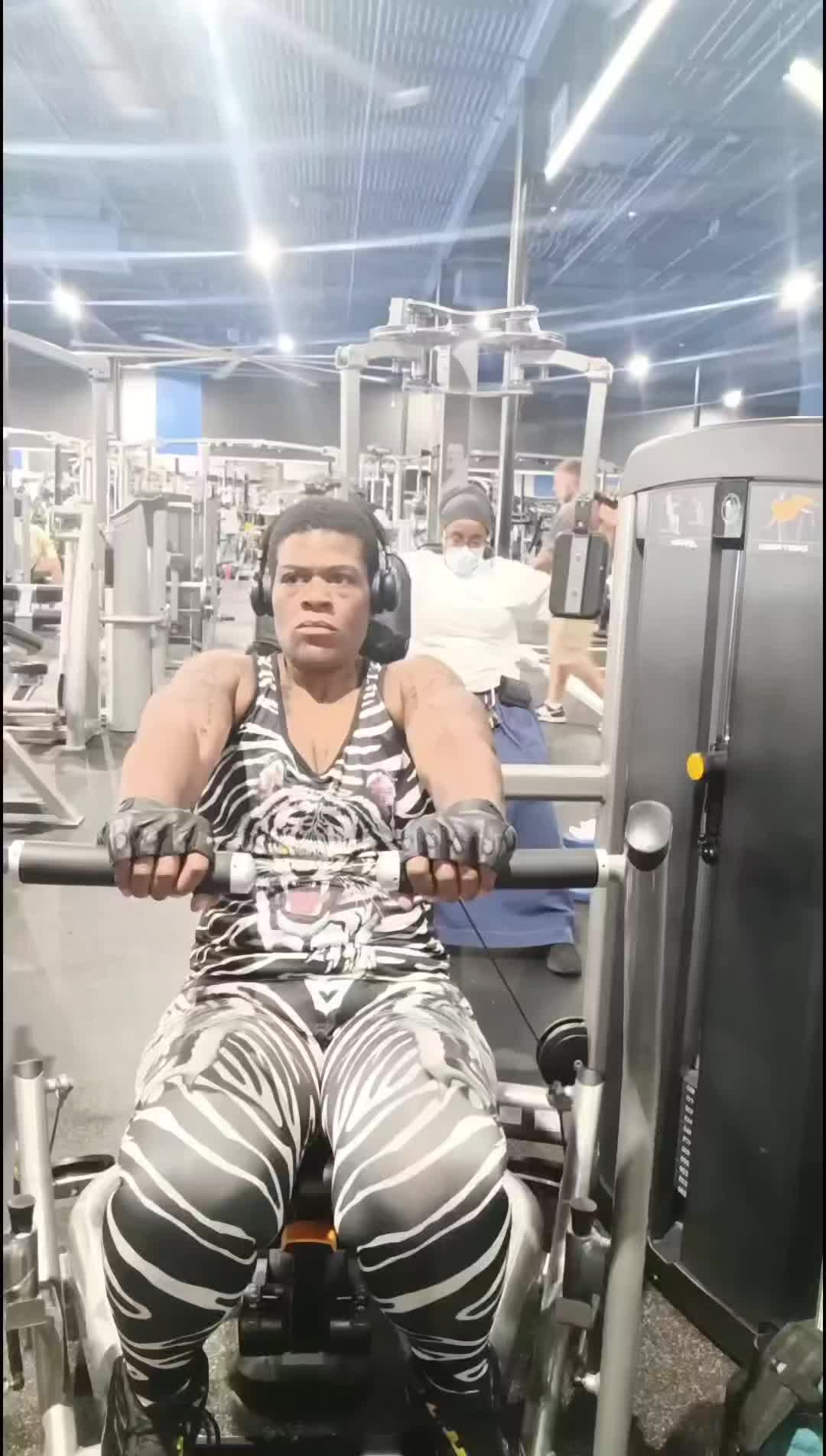 @locaknoni