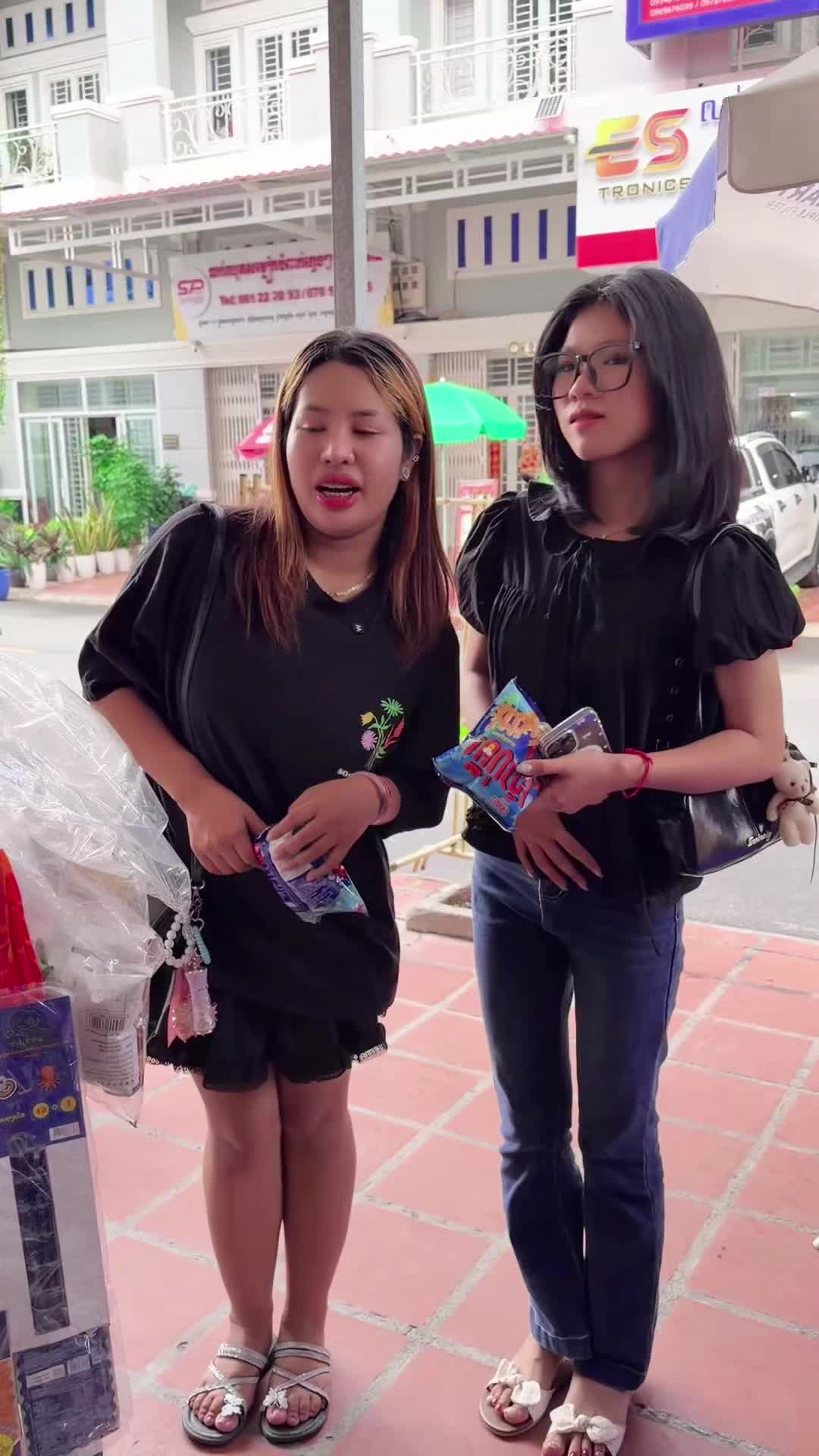 @ពូណុយ- រឿងកំប្លែង