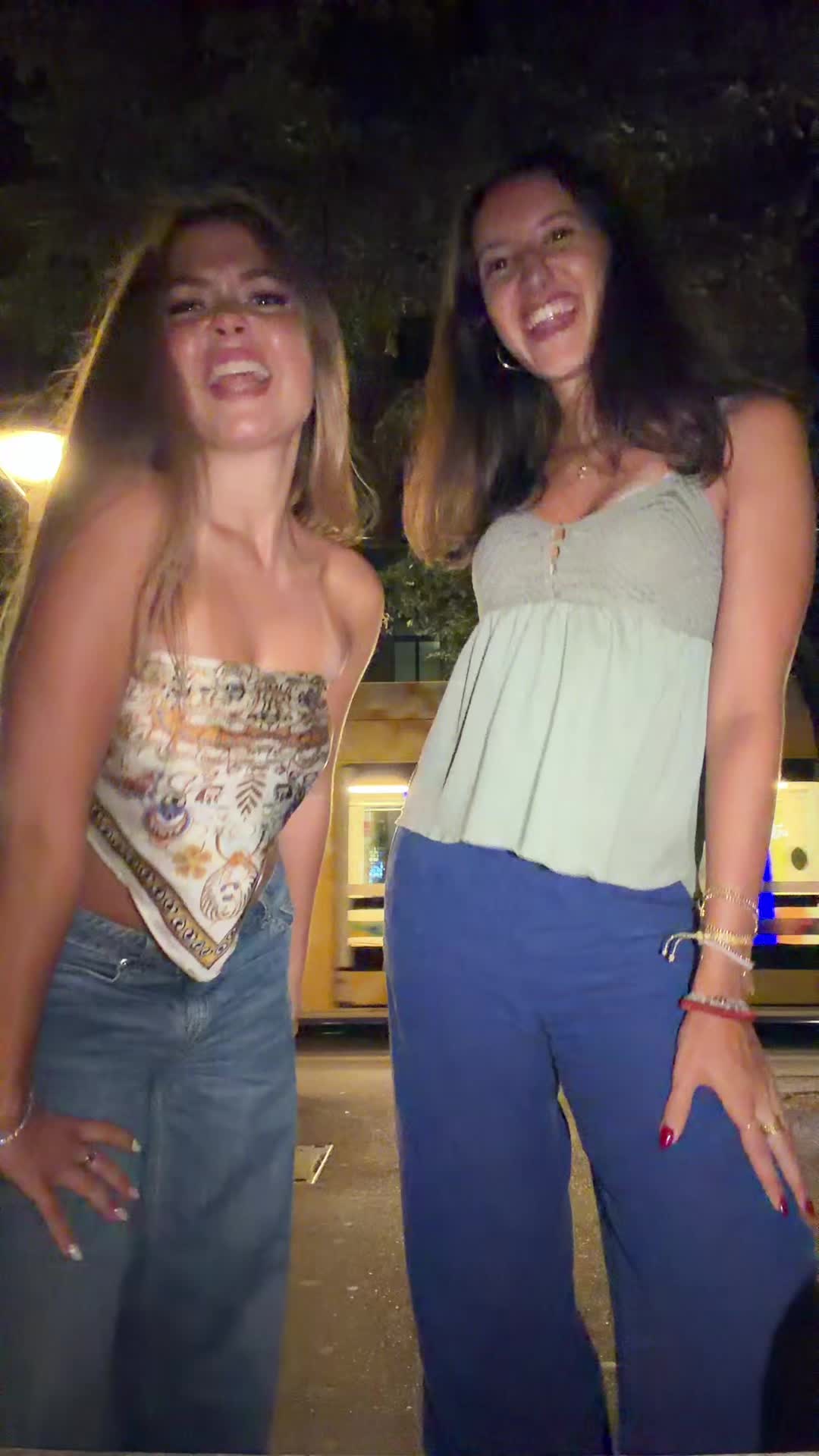 @Elena_<3