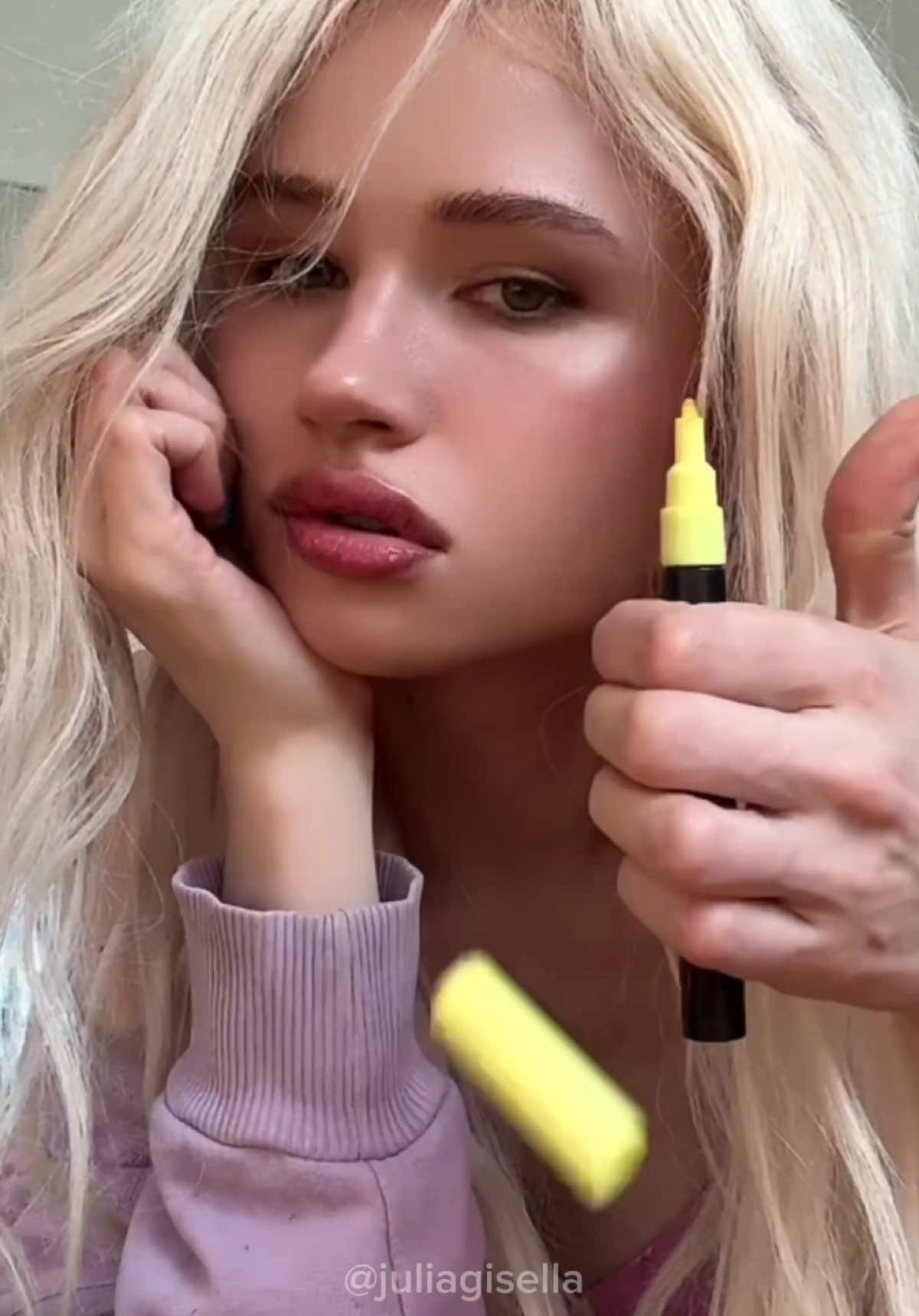 @juliagisella