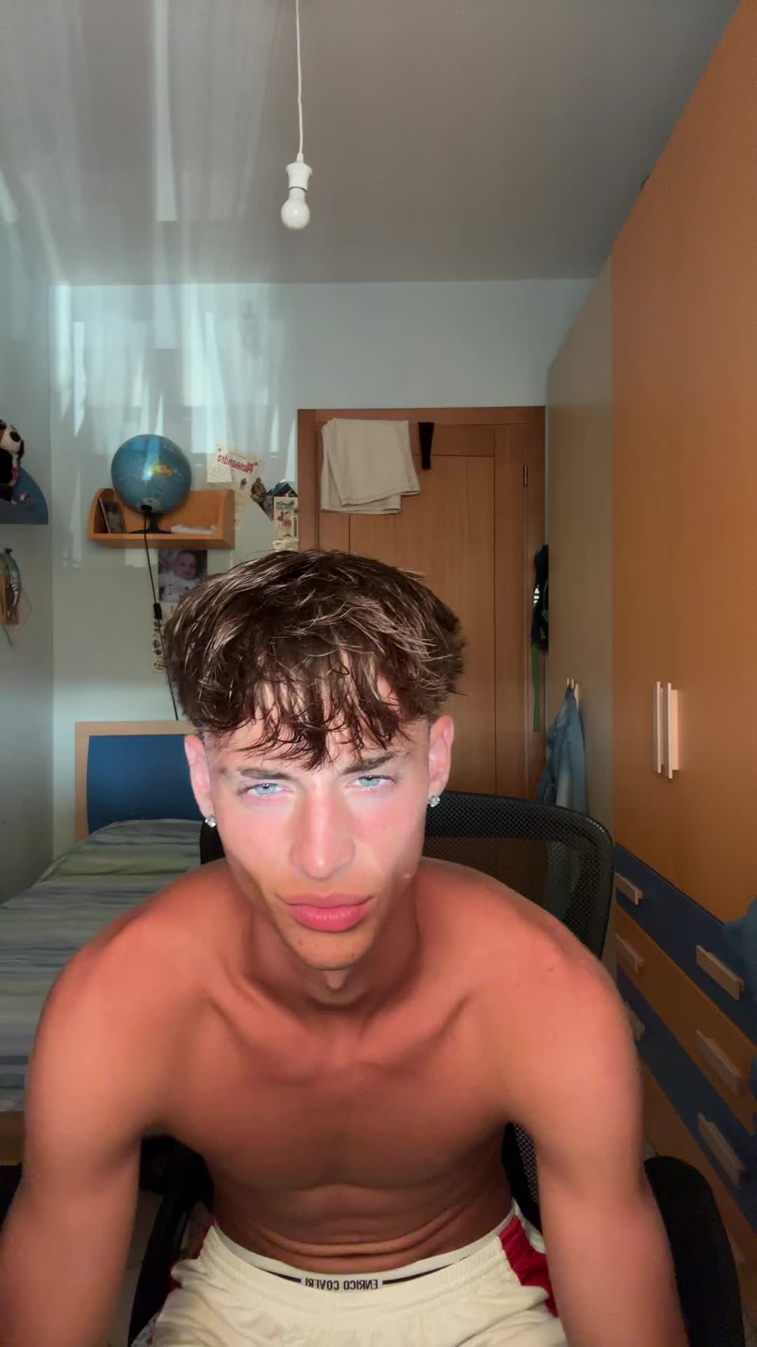 @𝑨 𝑳 𝑬 ♛